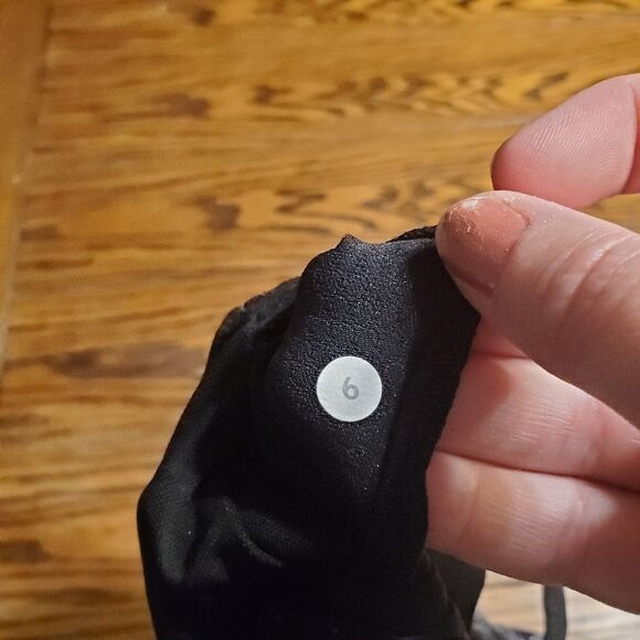 Lululemon black embrace tank size 6 - Picture 3 of 7